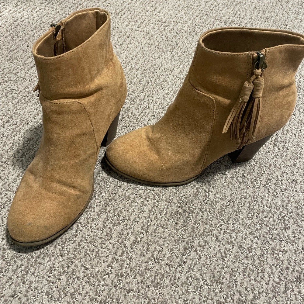 Size 8 Old Navy Camel Suede Ankle Booties with Tassle